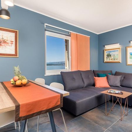 Apartmani Heni Vrbnik Ngoại thất bức ảnh