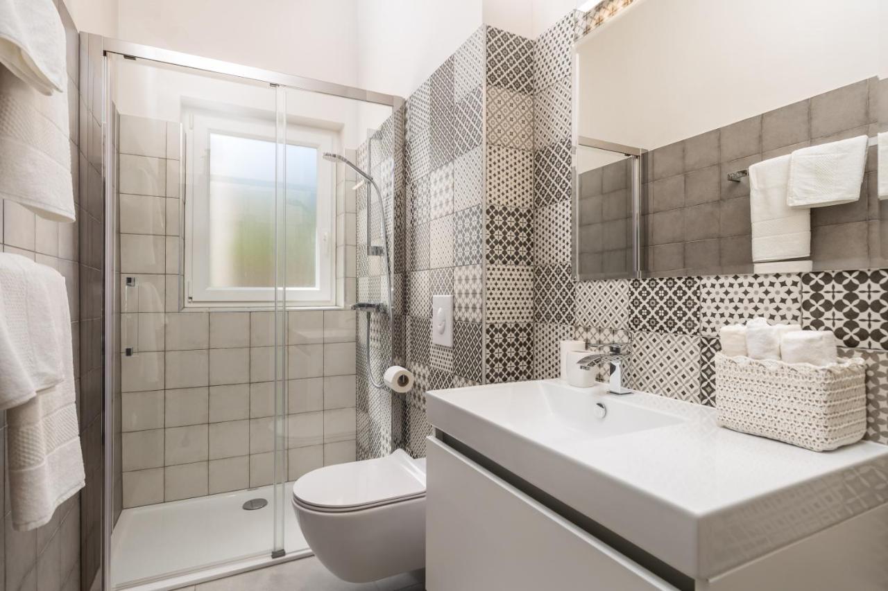 Apartmani Heni Vrbnik Ngoại thất bức ảnh