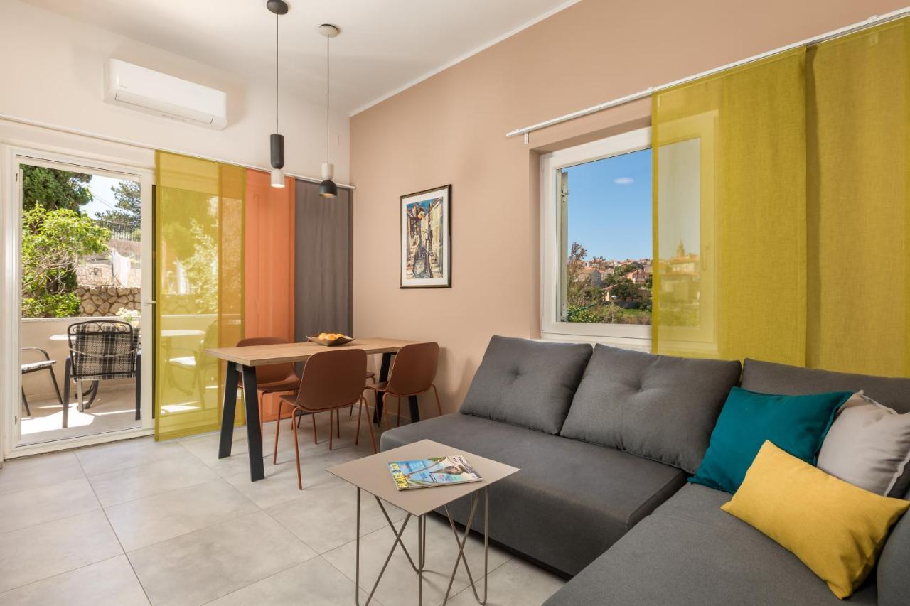 Apartmani Heni Vrbnik Ngoại thất bức ảnh