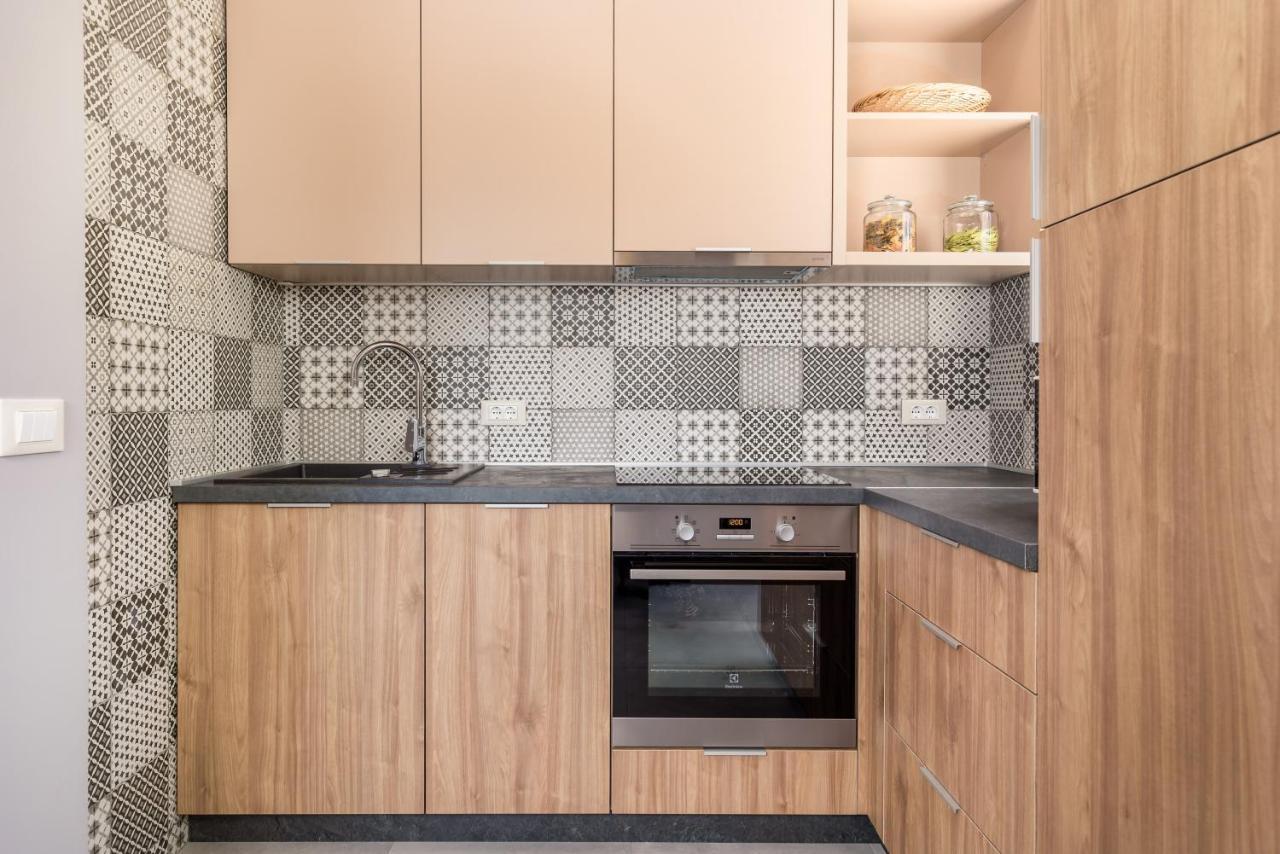 Apartmani Heni Vrbnik Ngoại thất bức ảnh