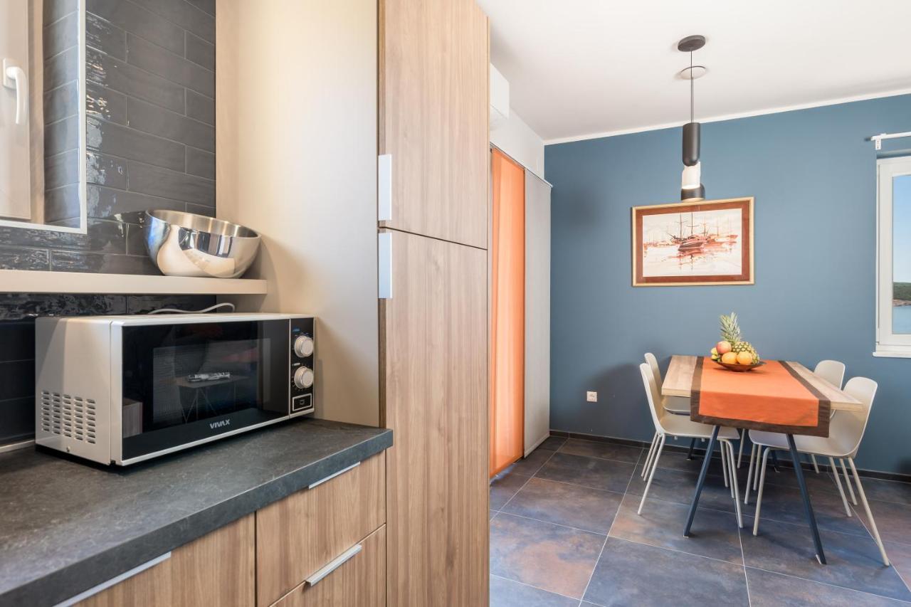 Apartmani Heni Vrbnik Ngoại thất bức ảnh