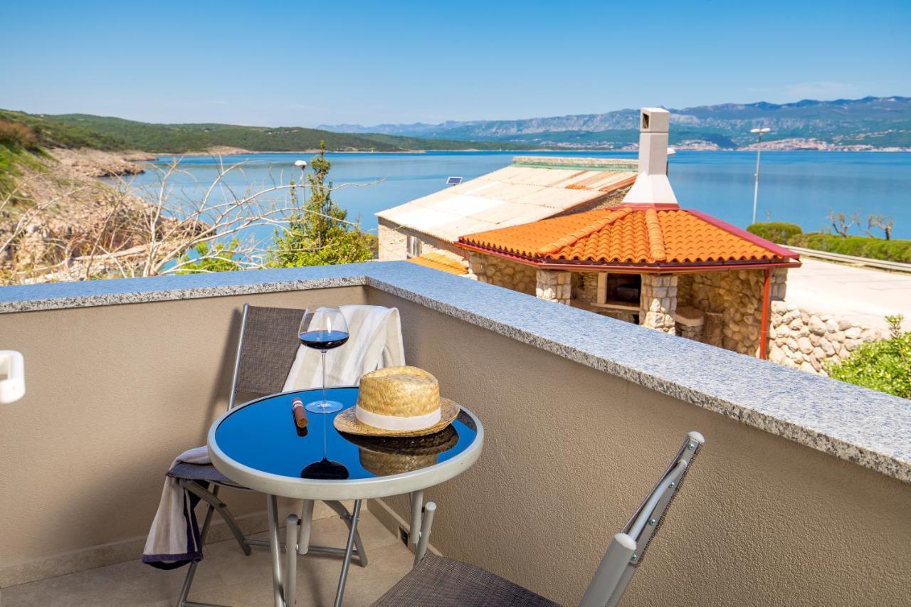 Apartmani Heni Vrbnik Ngoại thất bức ảnh