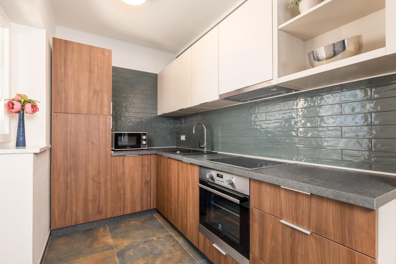 Apartmani Heni Vrbnik Ngoại thất bức ảnh